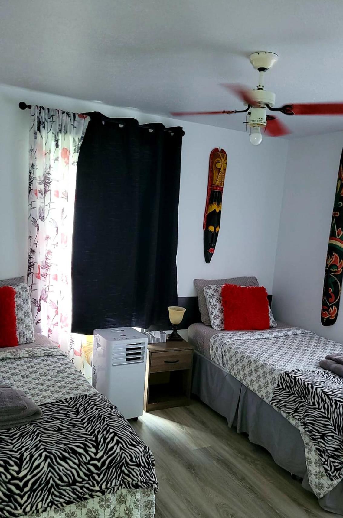 Quiet Cozy Apartment Next To Highway Wifi+Netflix 에드먼스턴 외부 사진